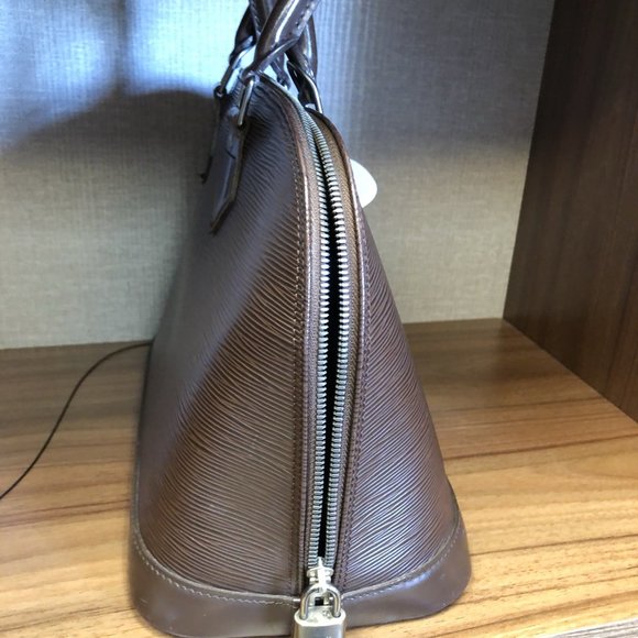 Louis Vuitton Alma PM Epi Leather - Picture 4 of 10